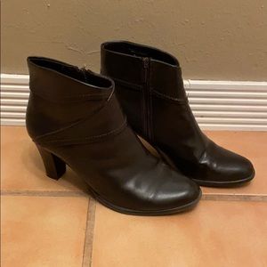 Impo Flex brown booties size 8